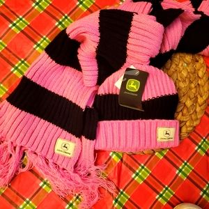 John Deere pink/black hat scraf set